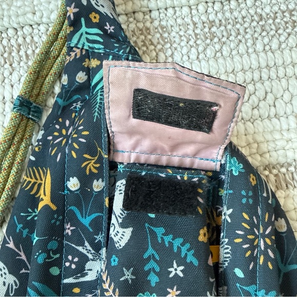KAVU Crossbody Rope Sling Womens Blue Animal Print Pink Lining Purse Hiking - Picture 6 of 14
